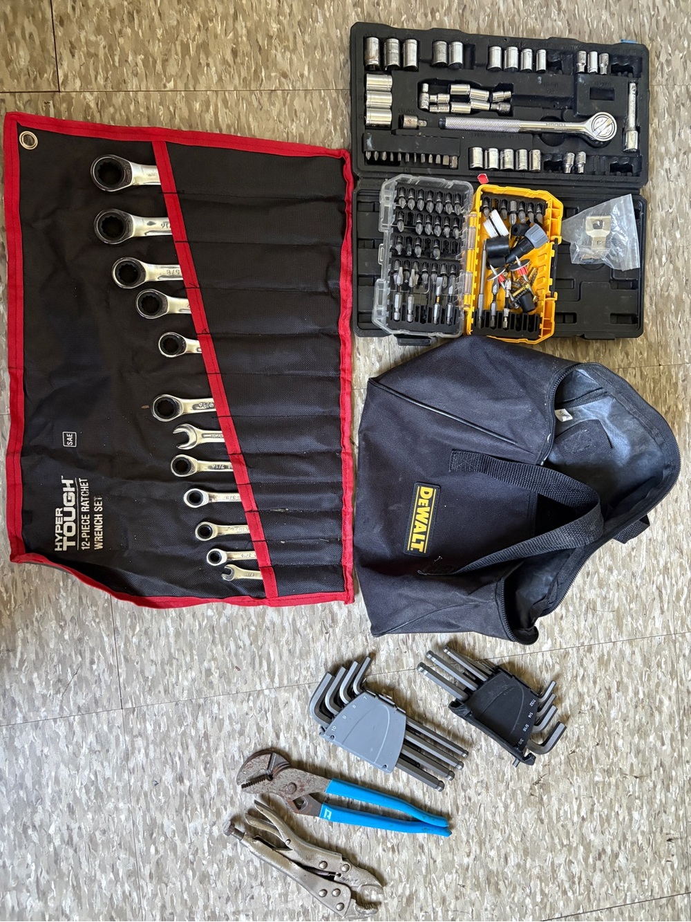 DeWalt Black Tool Bag Kit with Ratchet Wrench Set Extra’s Included